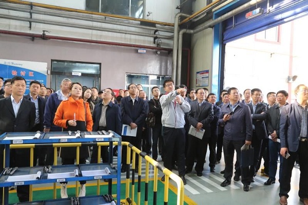 15.全省復(fù)制推廣臨汾華翔經(jīng)驗現(xiàn)場推進(jìn)會”在我司召開.jpg 15.全省復(fù)制推廣臨汾華翔經(jīng)驗現(xiàn)場推進(jìn)會”在我司召開.jpg